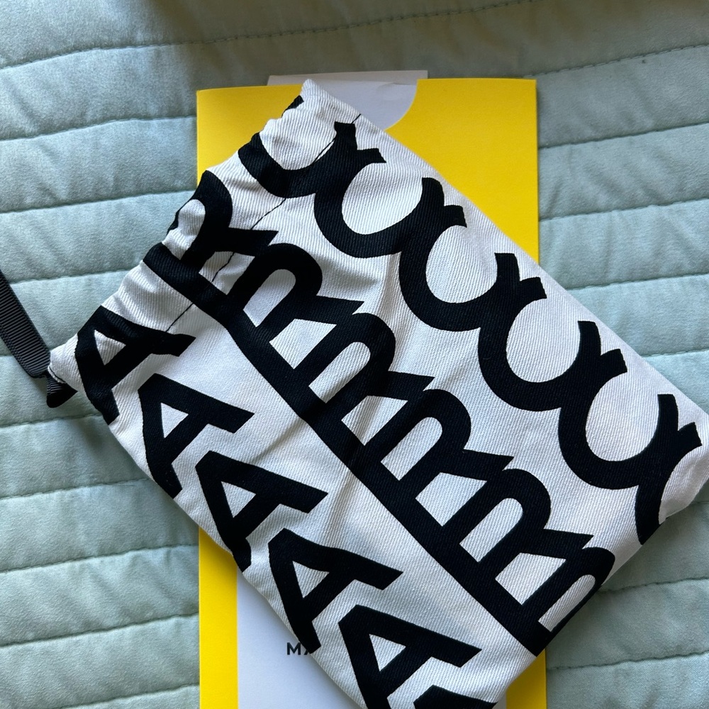 Marc Jacobs Monogram Zip Around Leather Wallet NWT and Dustbag - Picture 6 of 6